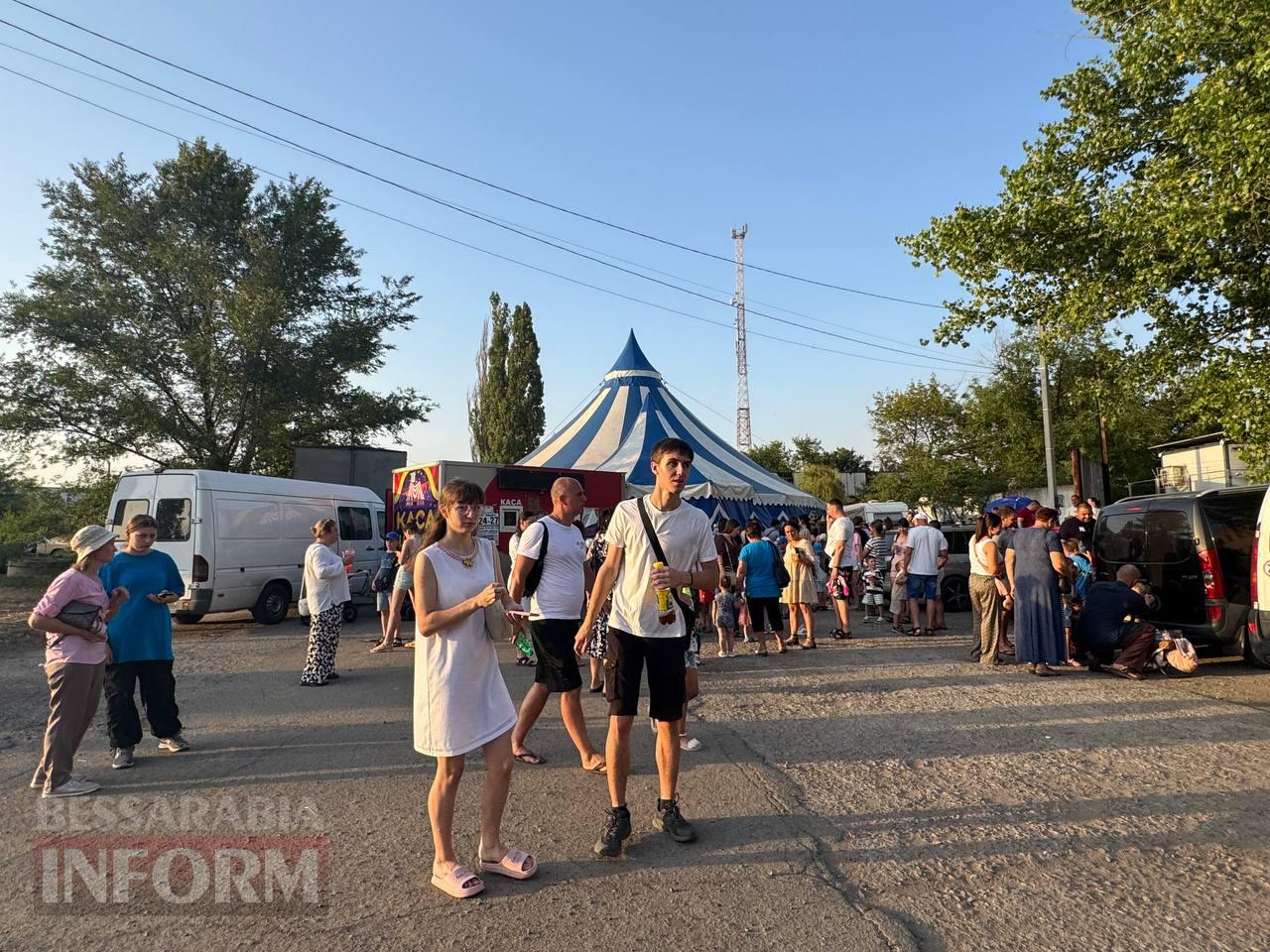 Шапіто в умовах війни: "БІ" побувала за лаштунками цирку, який гастролює Бессарабією