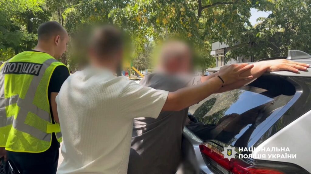 Три тисячі доларів за зняття з бази розшуку: в Ізмаїлі затримали посадовця військкомата