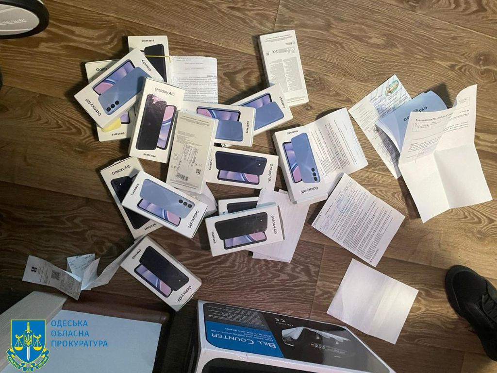 Судитимуть шахраїв, які ошукали матір загиблого Героя з Одещини на три млн грн