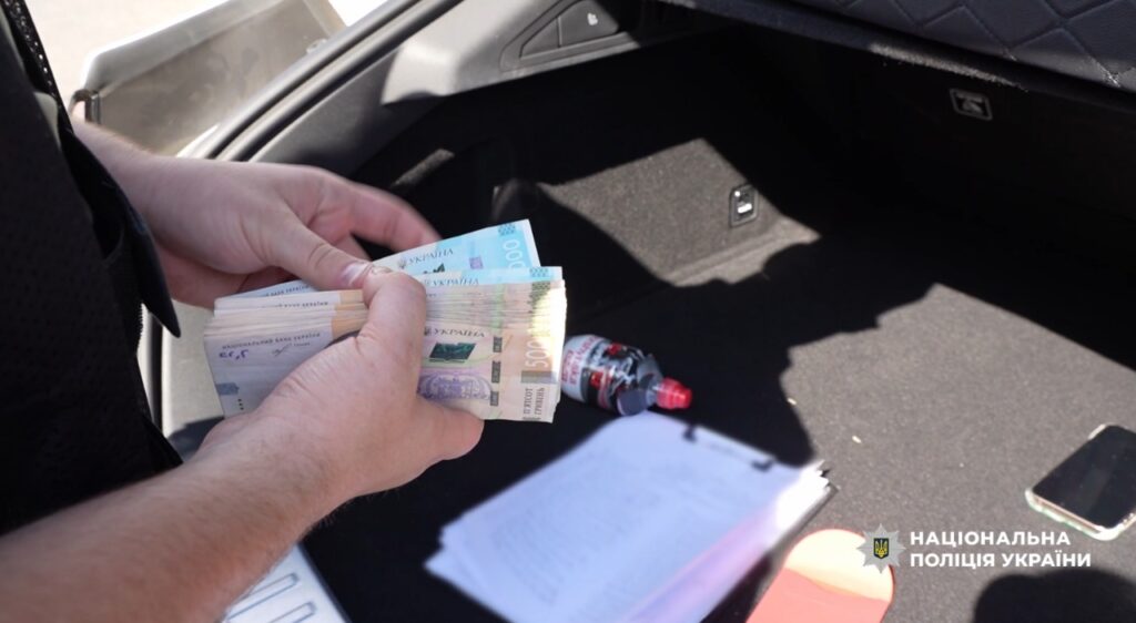 Знімали з розшуку та бронювали: на Одещині затримали ділків, які допомагали ухилянтам