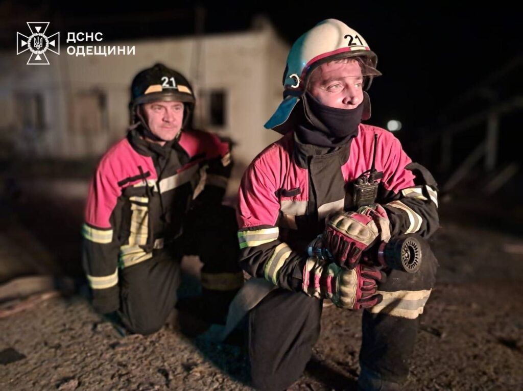 Ізмаїльщина пережила масовану атаку "шахедів": внаслідок влучань спалахнули пожежі. Постраждав 37-річний чоловік