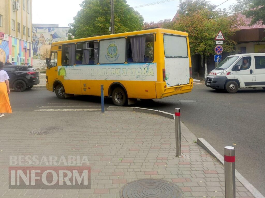 В центрі Аккермана відновили рух транспорту ділянкою вулиці, яка була перекрита з лютого 2022 року