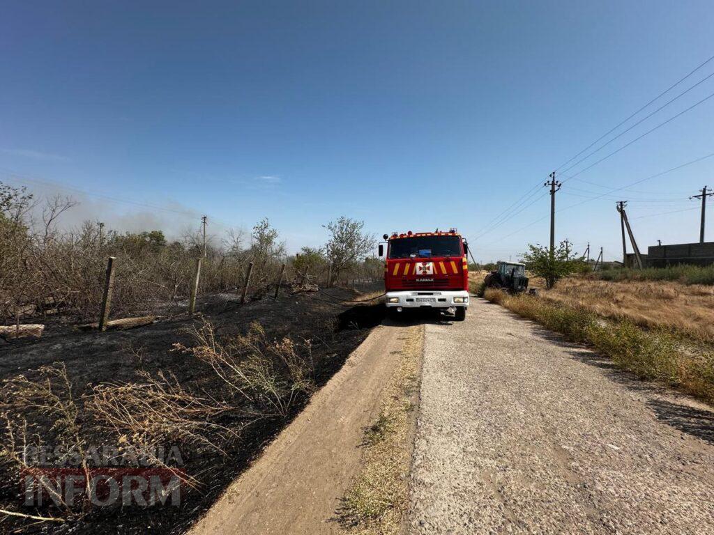 На Білгород-Дністровщині не вщухають масштабні пожежі: рятувальники отримують до 16 викликів одночасно