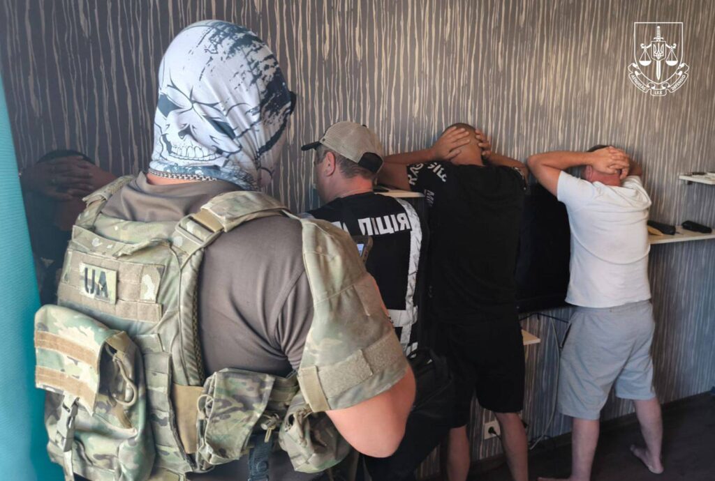 "Заробили" понад вісім мільйонів гривень на закупівлі навантажувачів: керівництво порту на Одещині підозрюють у розтраті