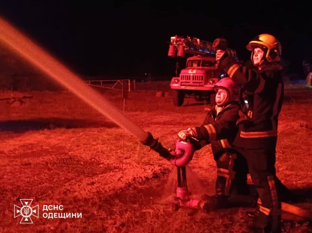 Ізмаїльщина пережила масовану атаку "шахедів": внаслідок влучань спалахнули пожежі. Постраждав 37-річний чоловік