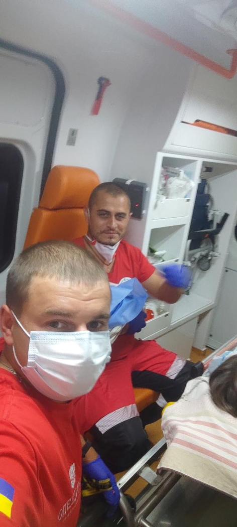 Дитя, яке стало несподіванкою: в Арцизі медики "швидкої" приймали екстрені пологи
