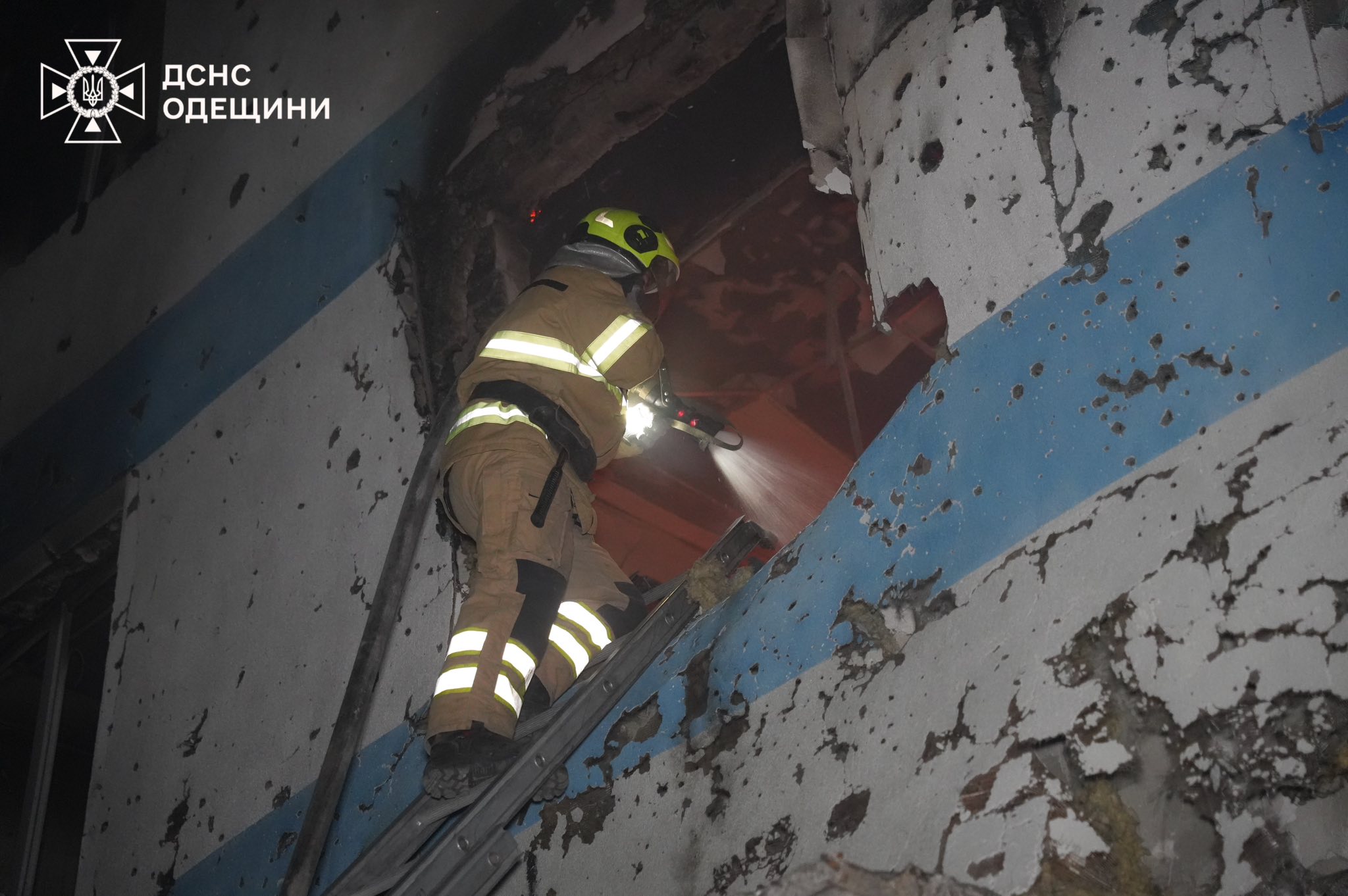 Вночі росіяни вчергове атакували Одещину: спалахнули масштабні пожежі