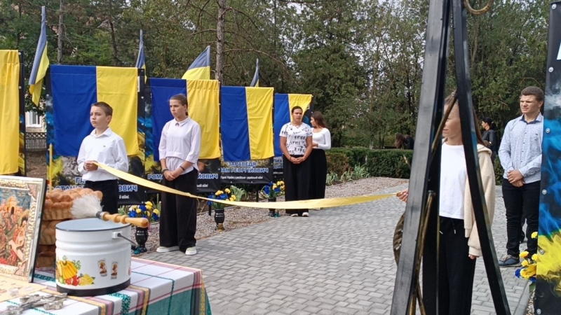 У селі Білгород-Дністровського району урочисто відкрили Алею Слави, де закарбовані імена одинадцяти полеглих Героїв