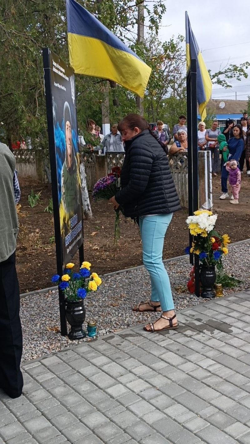 У селі Білгород-Дністровського району урочисто відкрили Алею Слави, де закарбовані імена одинадцяти полеглих Героїв