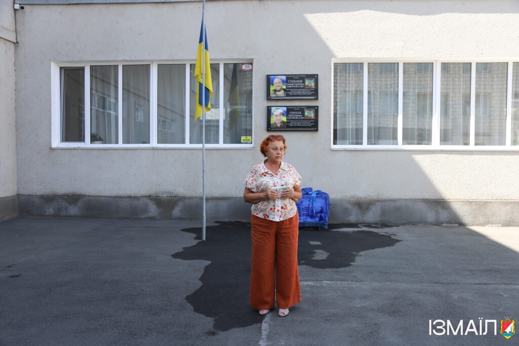 Історії Героїв мають жити: в ізмаїльській гімназії №10 відкрили меморіальну дошку кулеметнику Юрію Сергєєву