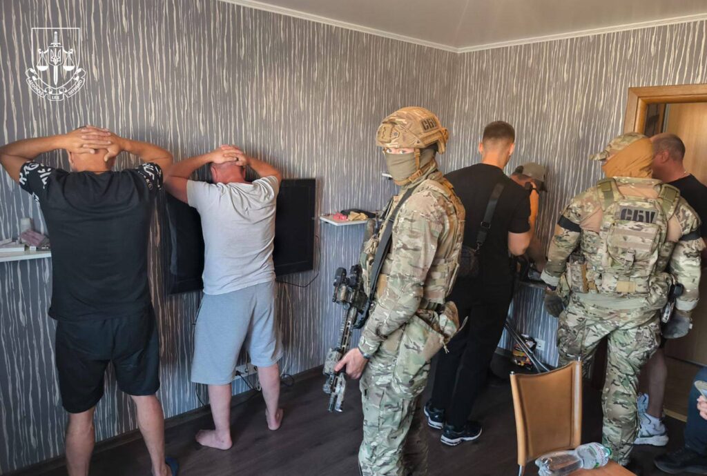 "Заробили" понад вісім мільйонів гривень на закупівлі навантажувачів: керівництво порту на Одещині підозрюють у розтраті