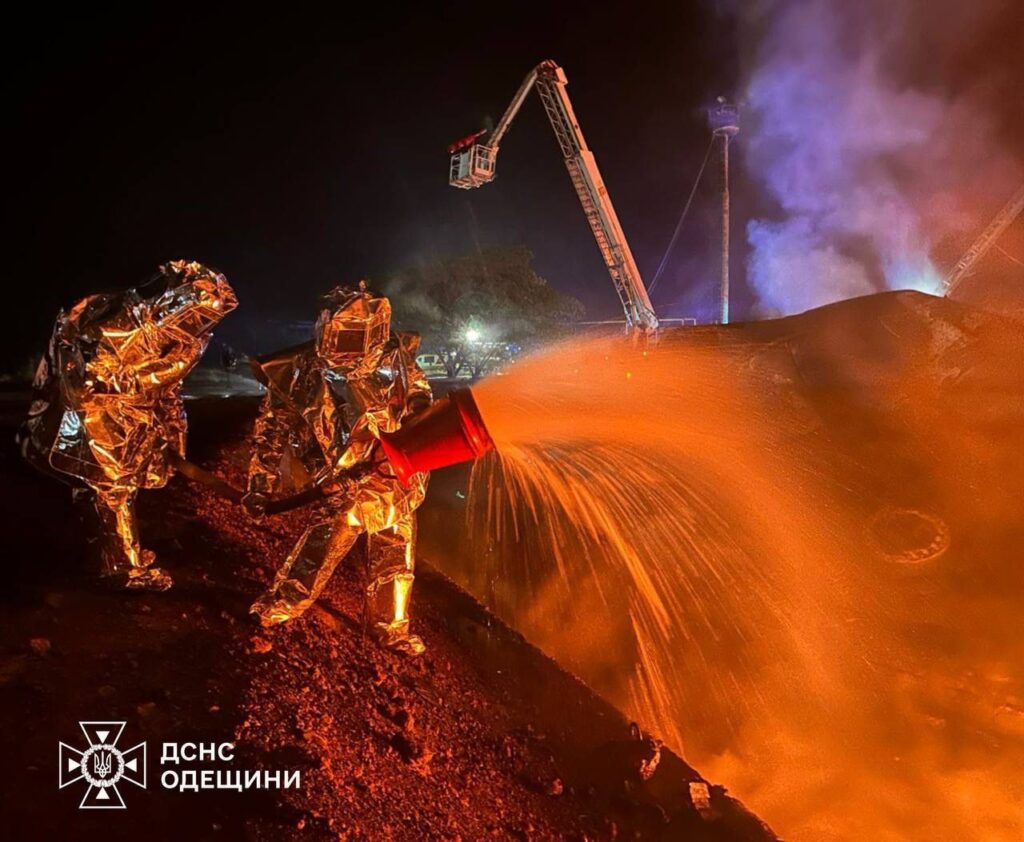 Ізмаїльщина пережила масовану атаку "шахедів": внаслідок влучань спалахнули пожежі. Постраждав 37-річний чоловік