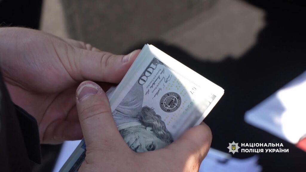 Знімали з розшуку та бронювали: на Одещині затримали ділків, які допомагали ухилянтам