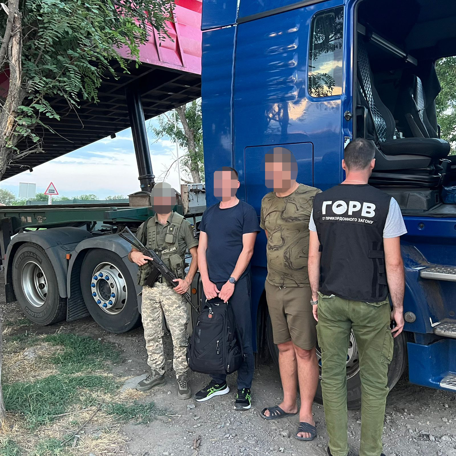 Поблизу Ізмаїла син та батько влаштували незвичну схованку у вантажівках для ухилянтів