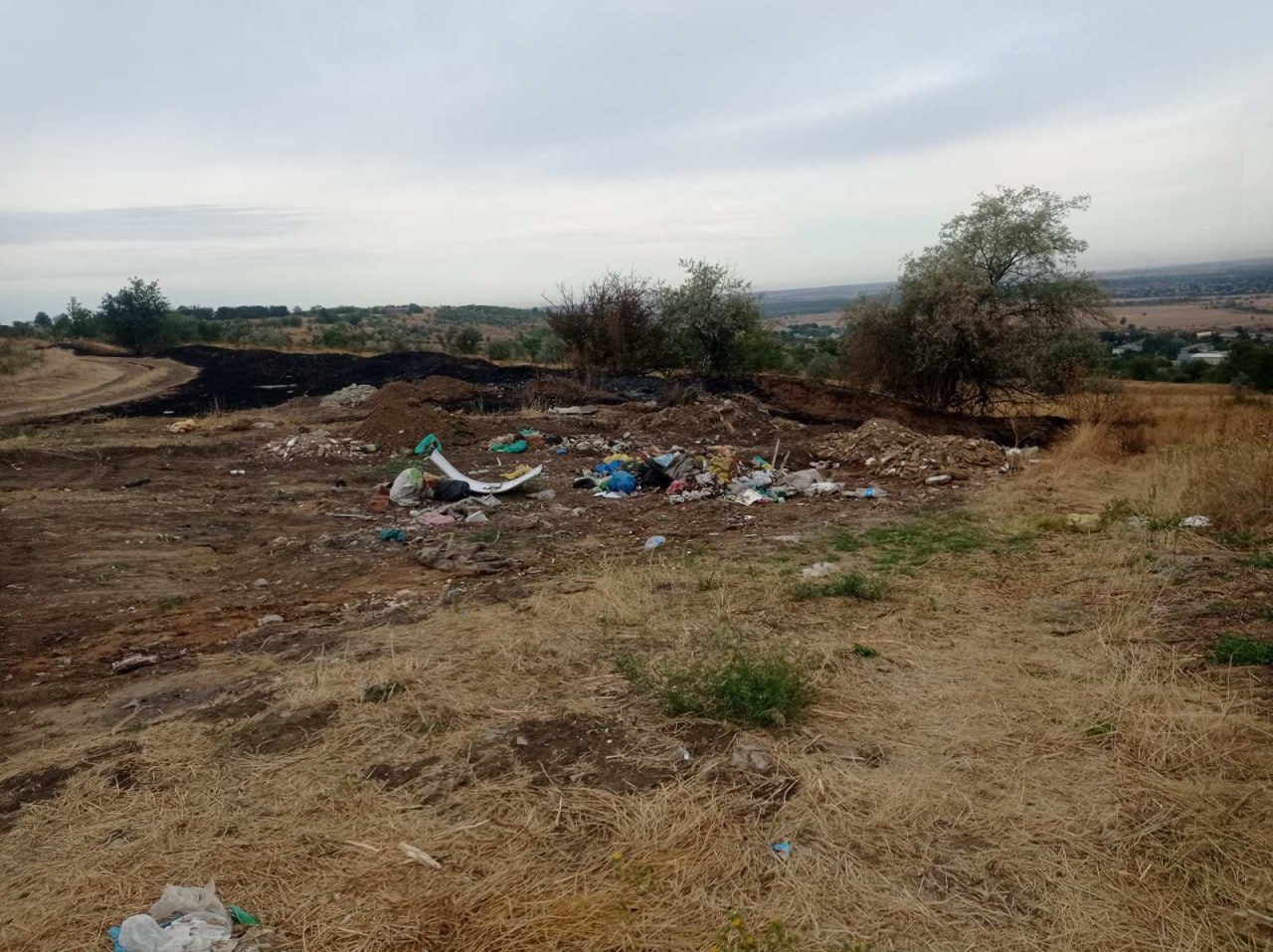 В Арцизі місцеві мешканці засипають сміттям стародавню археологічну пам’ятку