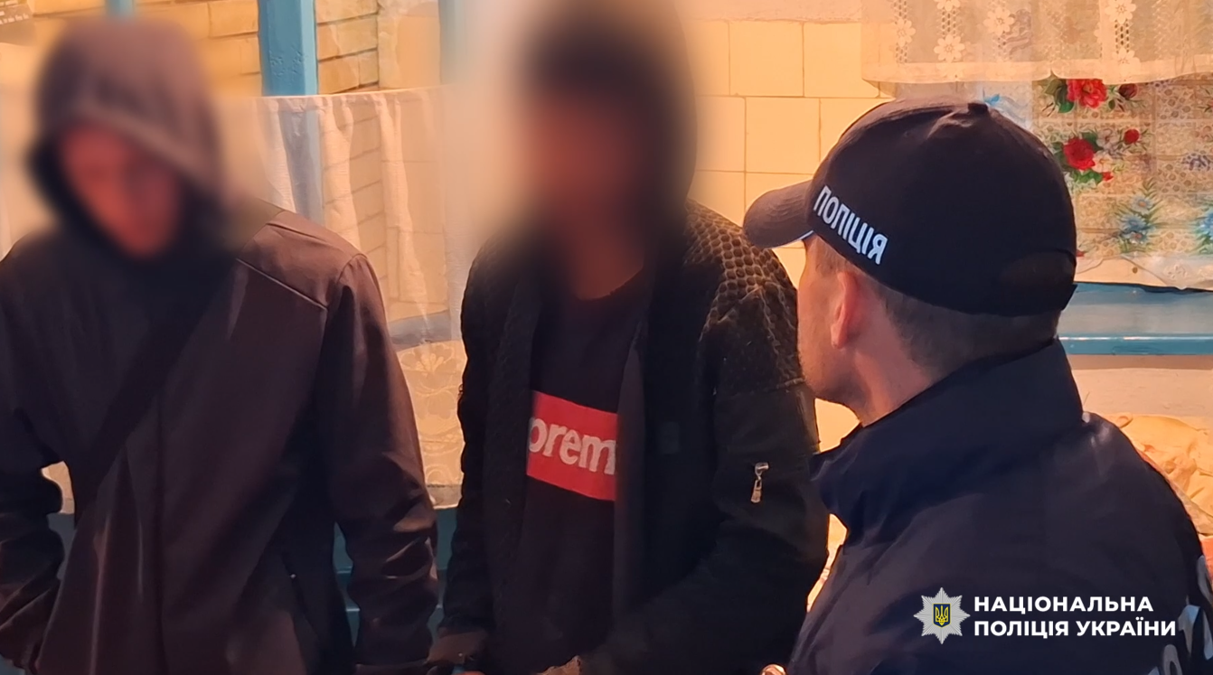 У Білгород-Дністровському районі на лаву підсудних відправили двох братів, які вчинили розбійний напад на літню жінку