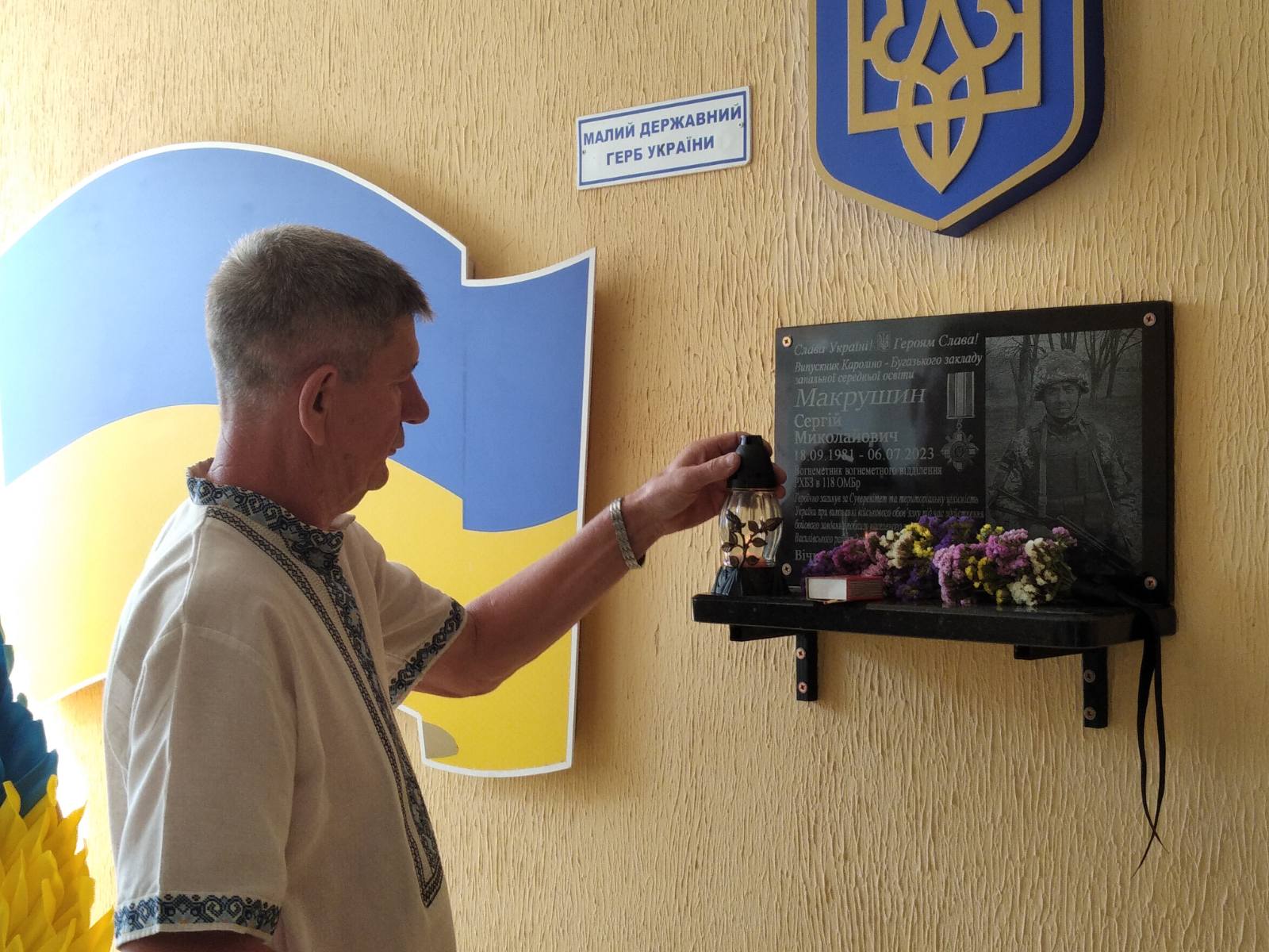 У школі Білгород-Дністровського району урочисто відкрили меморіальну дошку полеглому земляку