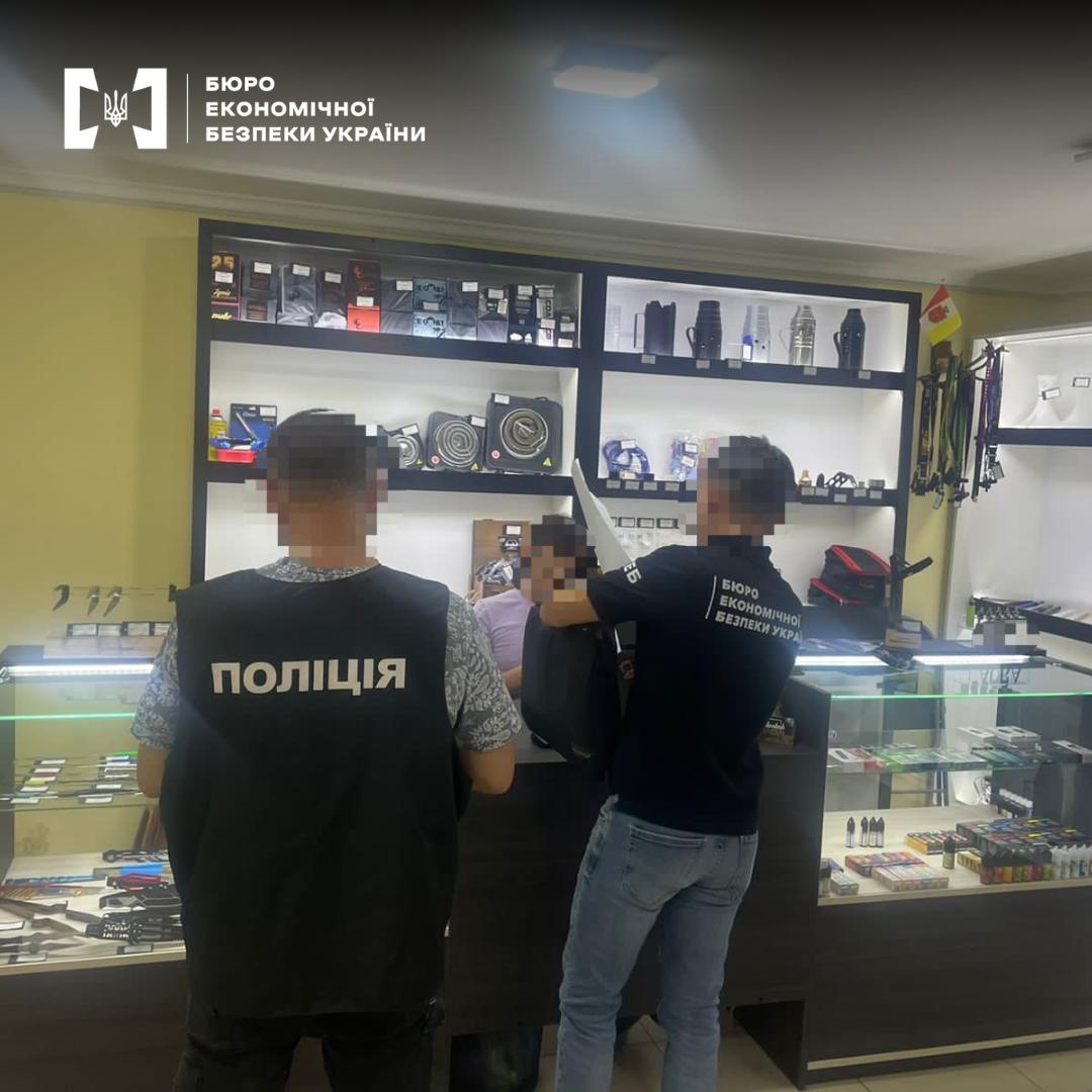 На Одещині засудили членів злочинної групи,  які керували мережею магазинів з продажу кальянного тютюну