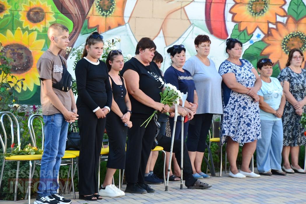 В Кілійській гімназії поповнилася Алея Героїв: урочистість не залишила байдужих