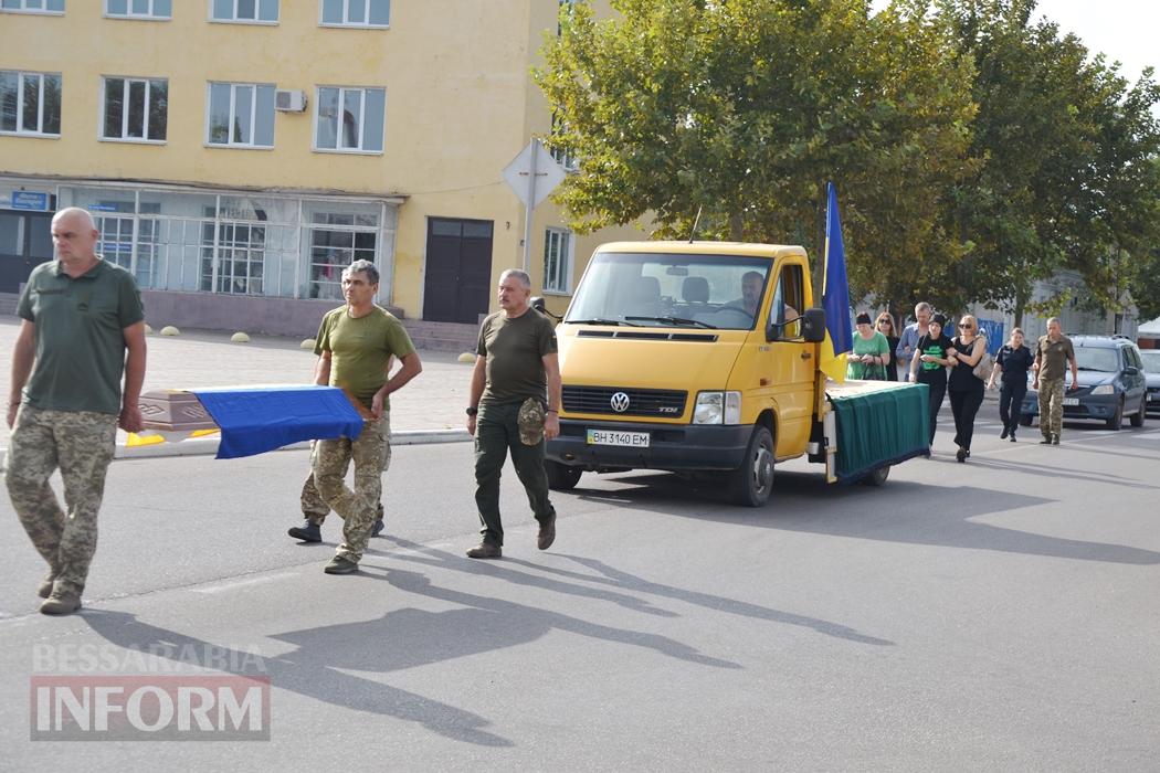 "Чекали додому зі дня на день": Кілія прощається з померлим на фронті екс-поліцейським Юрієм Гордієнко