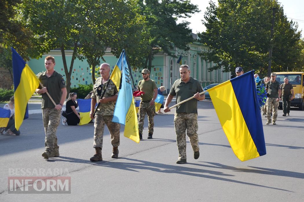 "Чекали додому зі дня на день": Кілія прощається з померлим на фронті екс-поліцейським Юрієм Гордієнко
