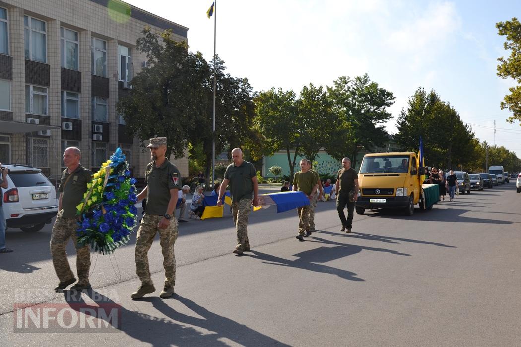 "Чекали додому зі дня на день": Кілія прощається з померлим на фронті екс-поліцейським Юрієм Гордієнко