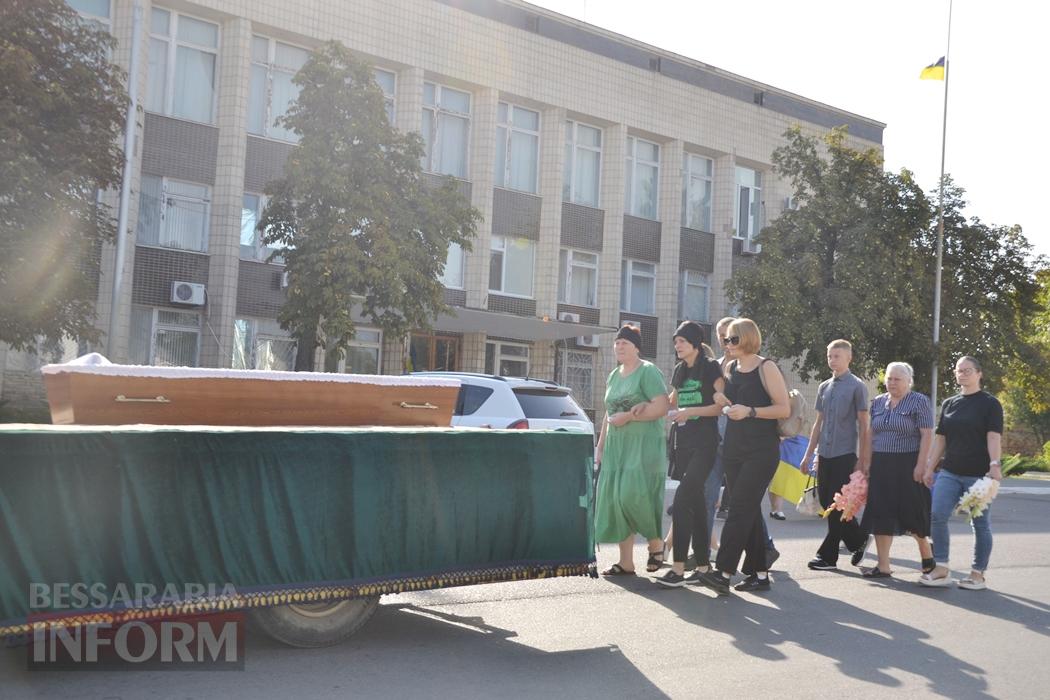 "Чекали додому зі дня на день": Кілія прощається з померлим на фронті екс-поліцейським Юрієм Гордієнко