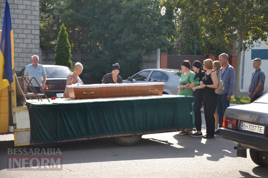 "Чекали додому зі дня на день": Кілія прощається з померлим на фронті екс-поліцейським Юрієм Гордієнко