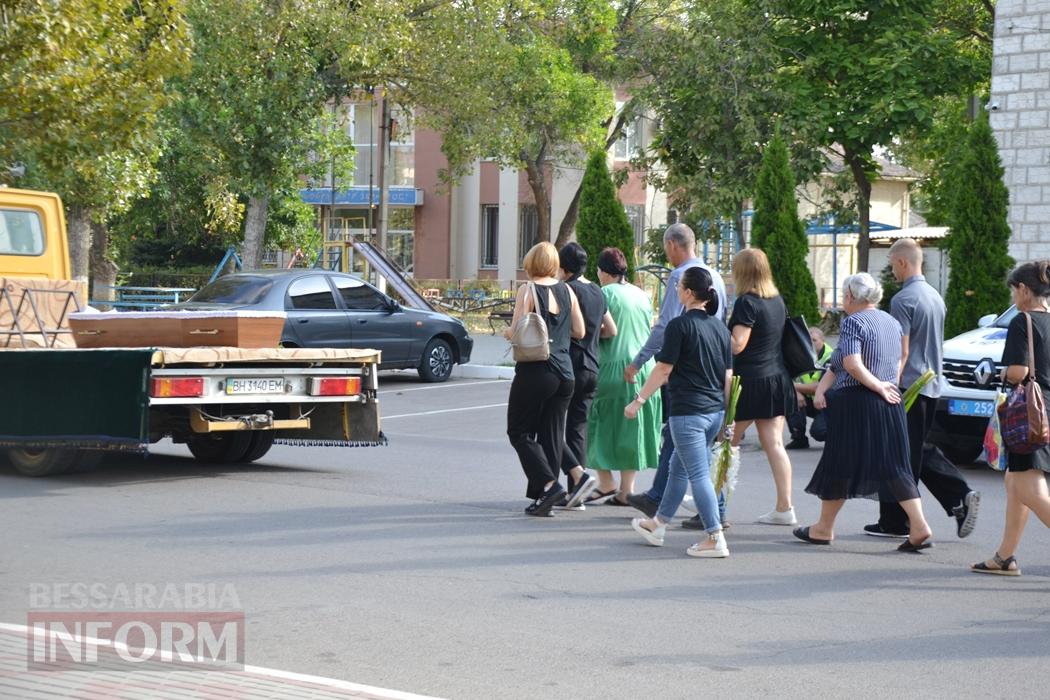 "Чекали додому зі дня на день": Кілія прощається з померлим на фронті екс-поліцейським Юрієм Гордієнко