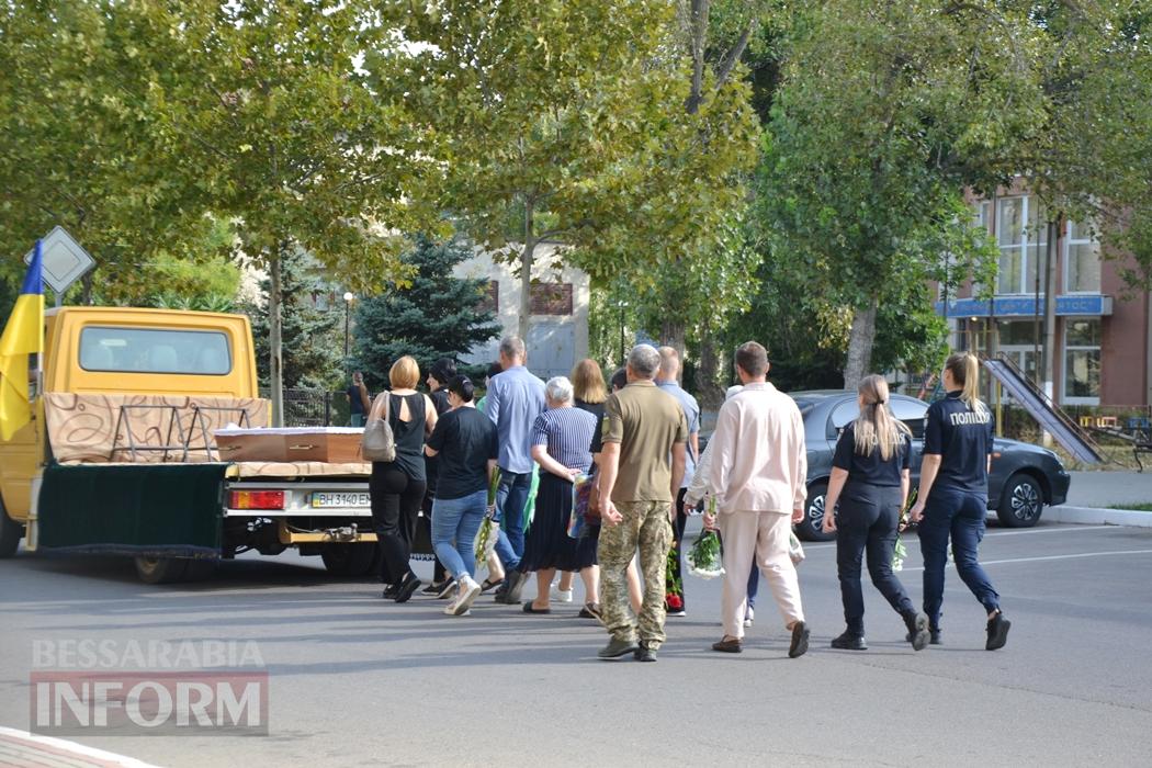 "Чекали додому зі дня на день": Кілія прощається з померлим на фронті екс-поліцейським Юрієм Гордієнко