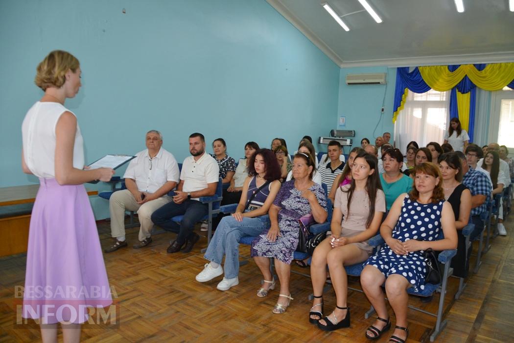 В Кілії сертифікатом міської ради нагородили дванадцятьох найкращих випускників