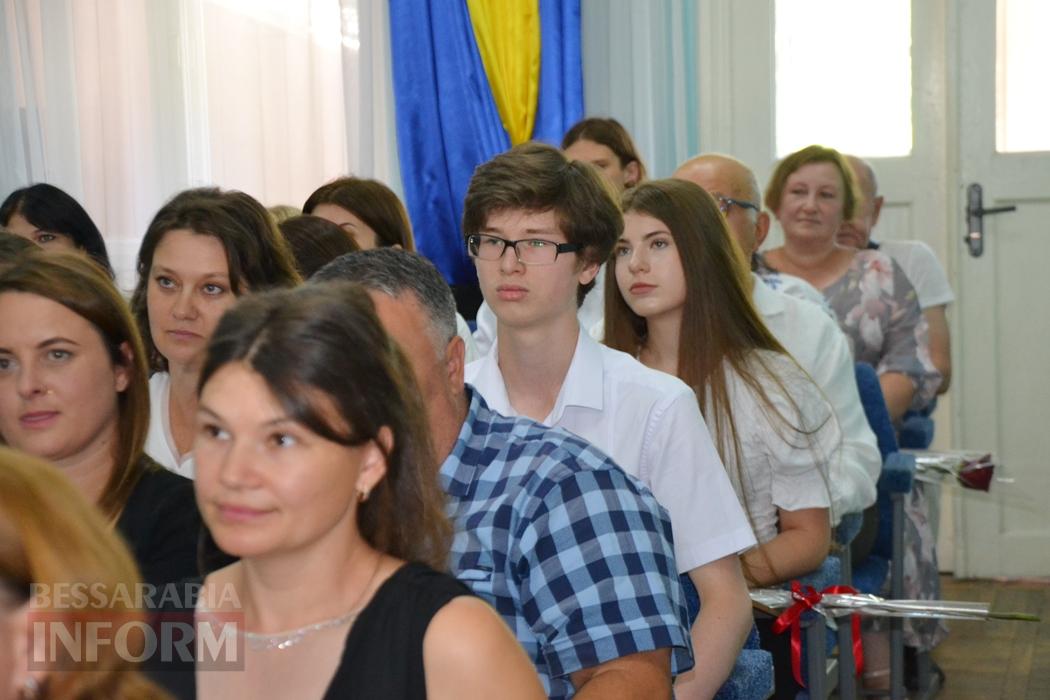 В Кілії сертифікатом міської ради нагородили дванадцятьох найкращих випускників