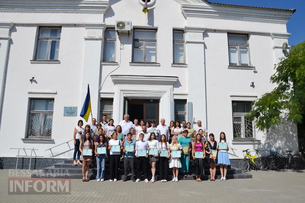 В Кілії сертифікатом міської ради нагородили дванадцятьох найкращих випускників