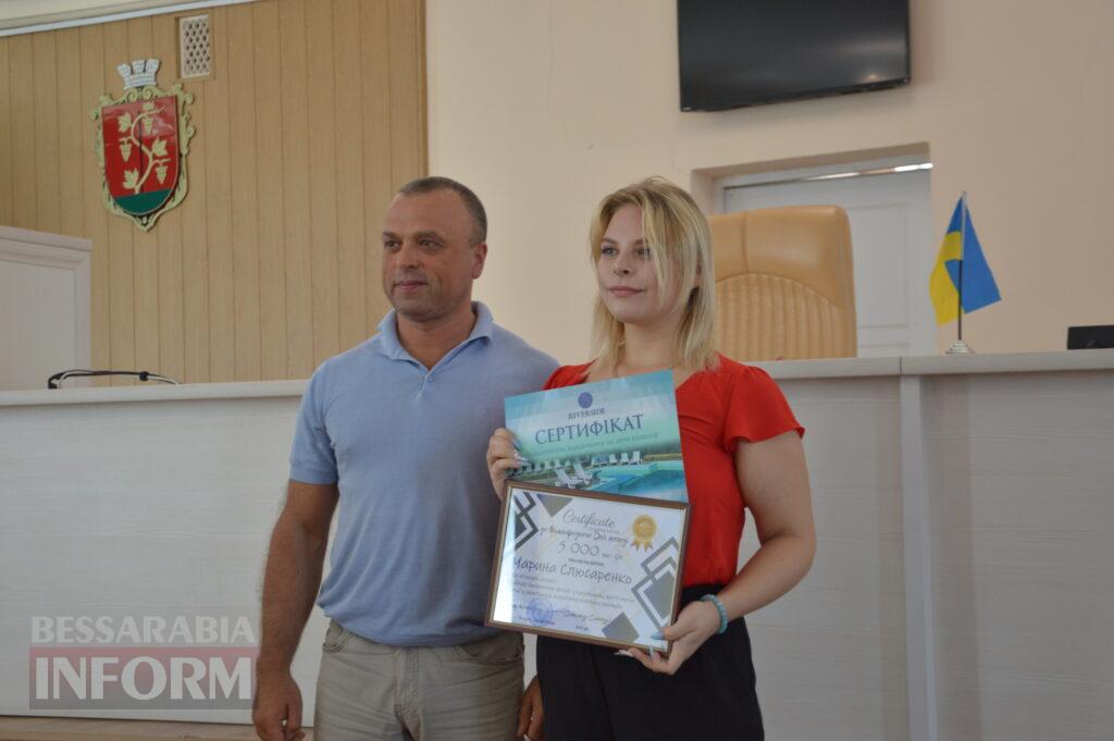 В Аккермані напередодні Дня Незалежності України вручали грамоти та грошові сертифікати