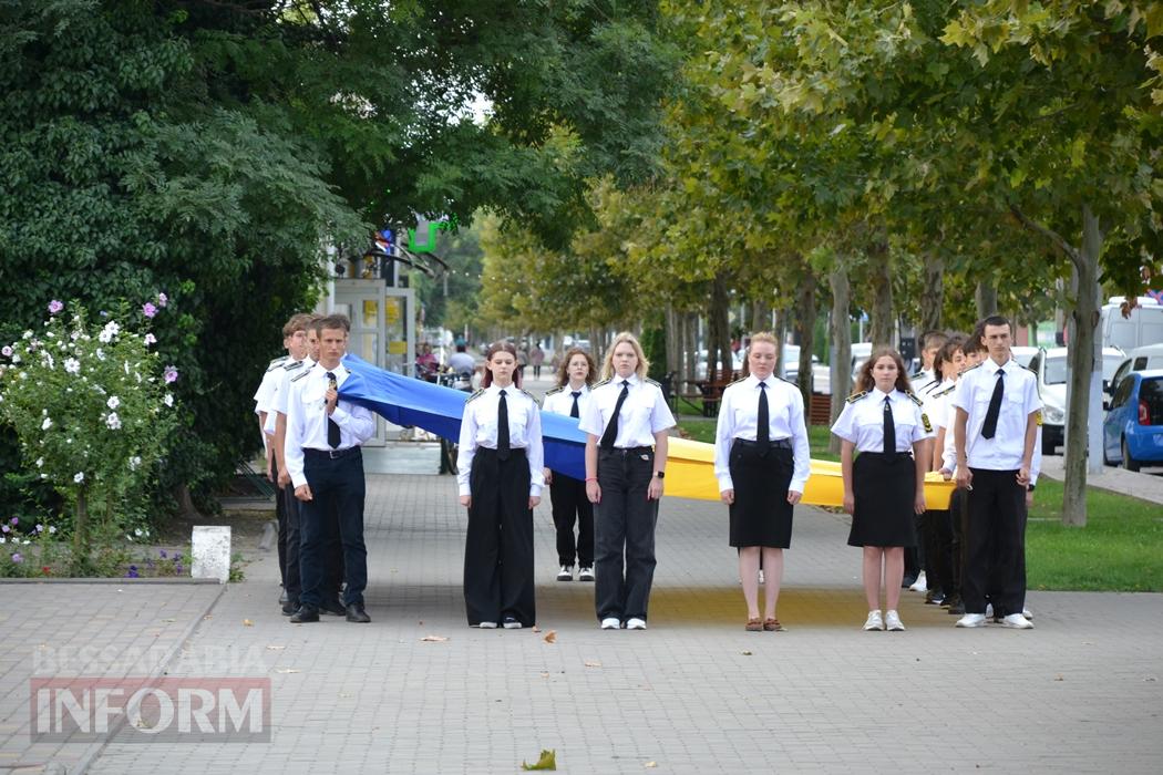 У Кілії урочисто замайорів восьмиметровий синьо-жовтий прапор