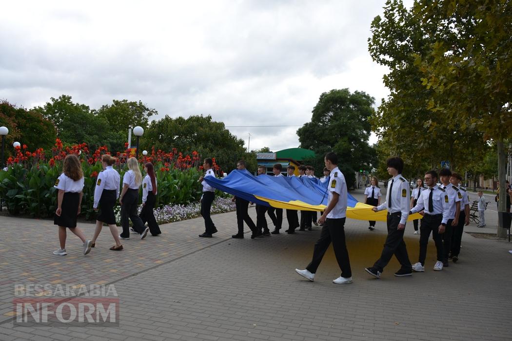 У Кілії урочисто замайорів восьмиметровий синьо-жовтий прапор
