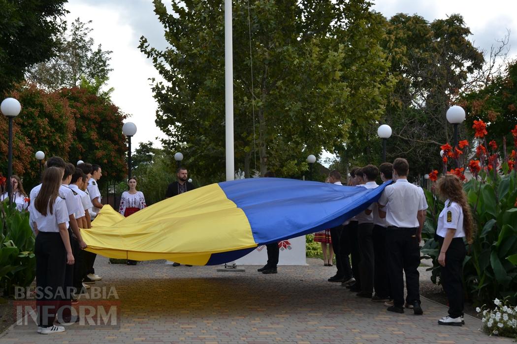 У Кілії урочисто замайорів восьмиметровий синьо-жовтий прапор