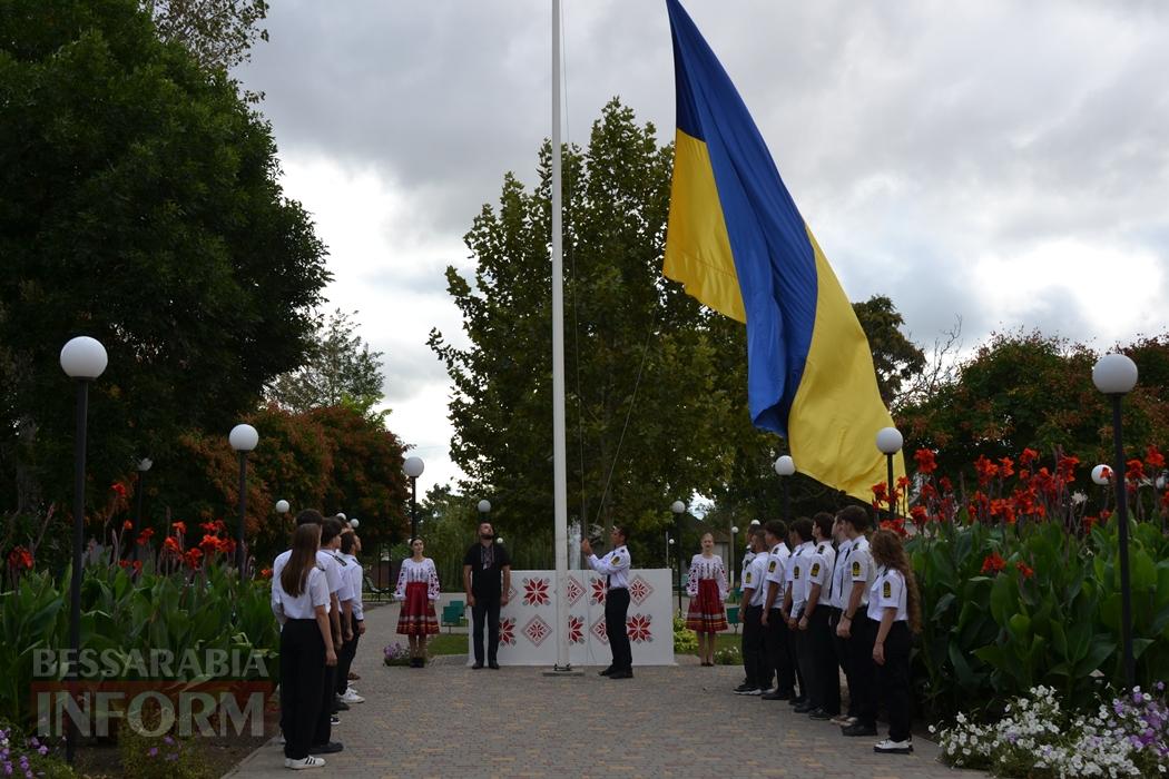 У Кілії урочисто замайорів восьмиметровий синьо-жовтий прапор