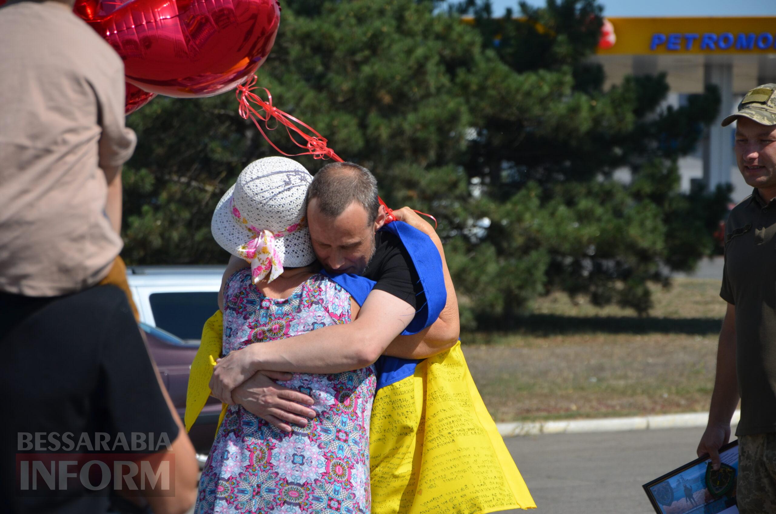 Ізмаїл зворушливо зустрів останнього військовополоненого з острова Зміїний Віталія Гиренка