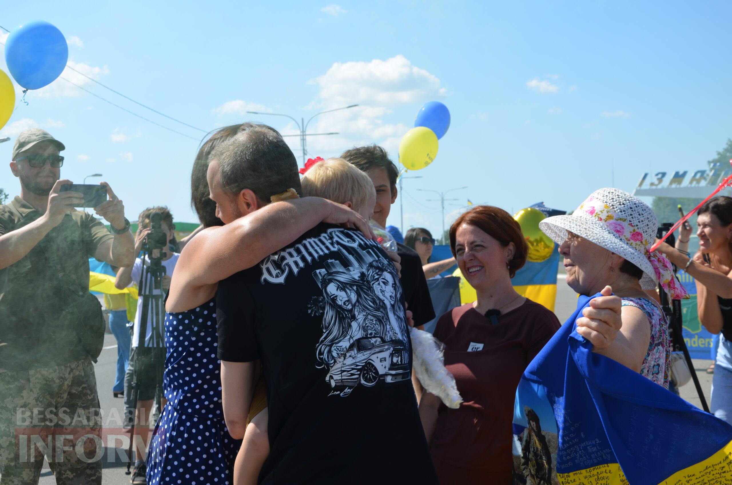 Ізмаїл зворушливо зустрів останнього військовополоненого з острова Зміїний Віталія Гиренка