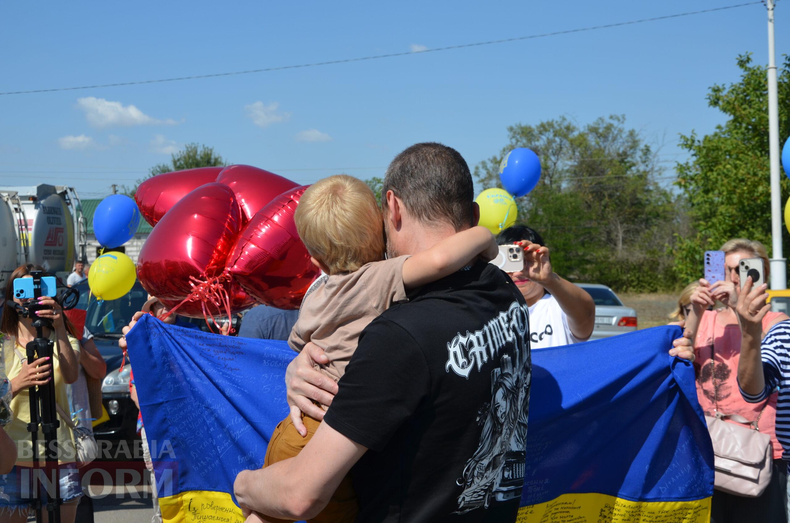 Ізмаїл зворушливо зустрів останнього військовополоненого з острова Зміїний Віталія Гиренка