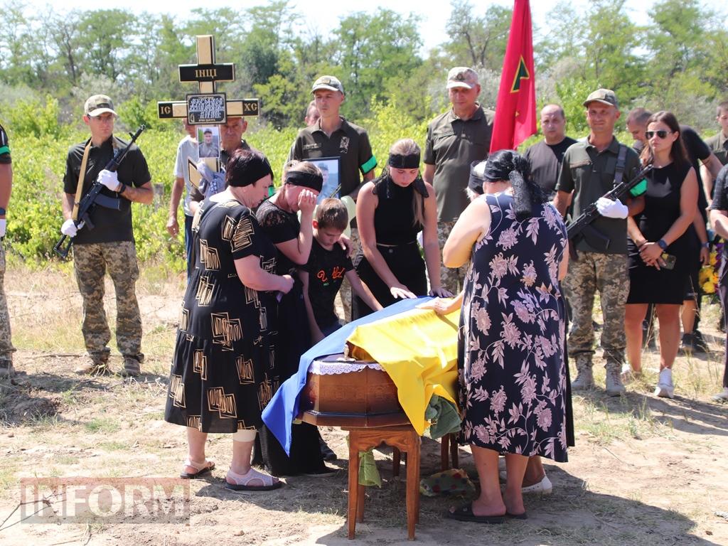 «Сашко з нами, поки ми пам’ятаємо»: Болград провів в останню путь свого захисника Олександра Бур’янова