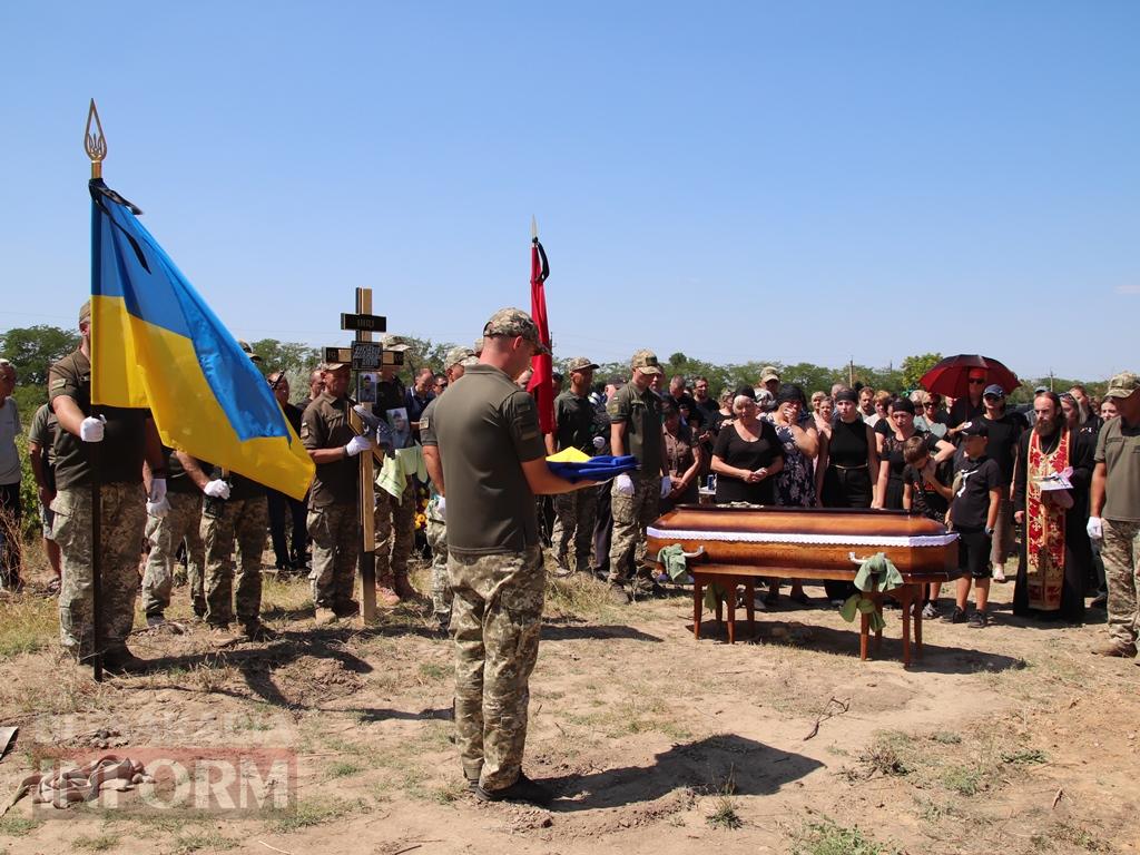 «Сашко з нами, поки ми пам’ятаємо»: Болград провів в останню путь свого захисника Олександра Бур’янова