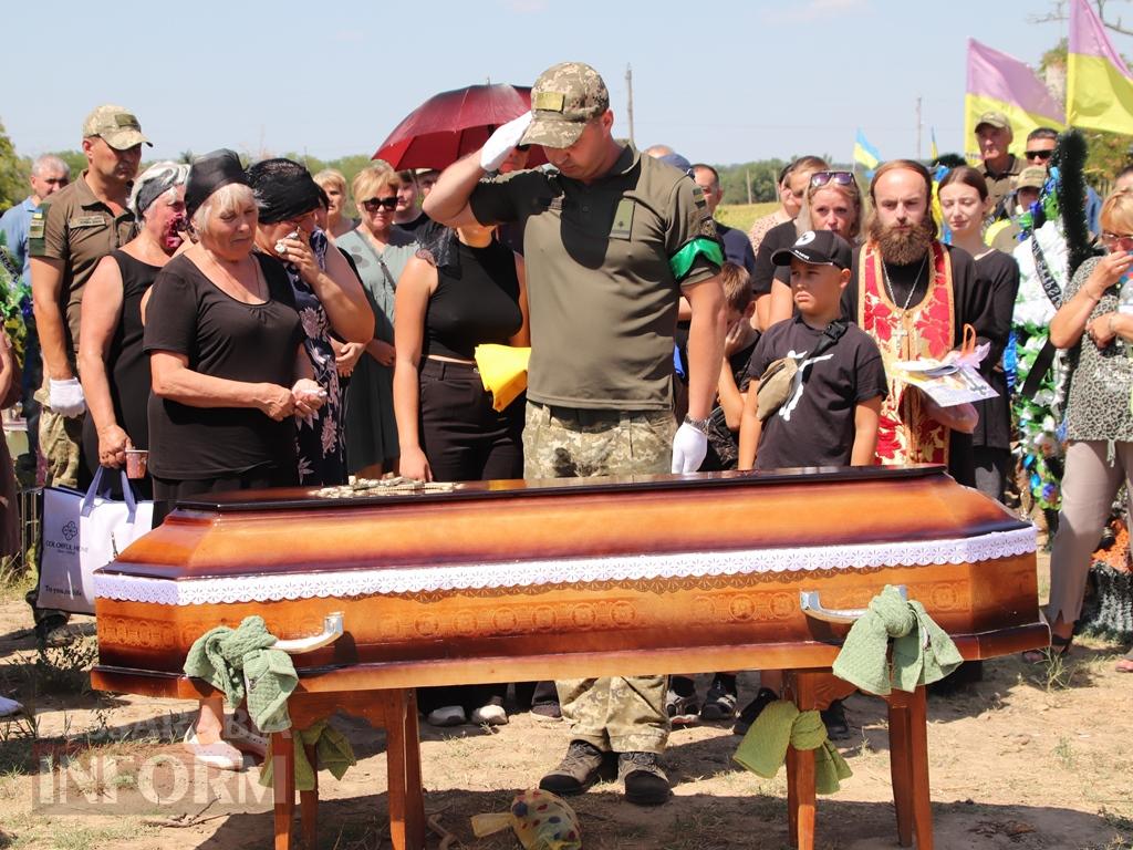 «Сашко з нами, поки ми пам’ятаємо»: Болград провів в останню путь свого захисника Олександра Бур’янова