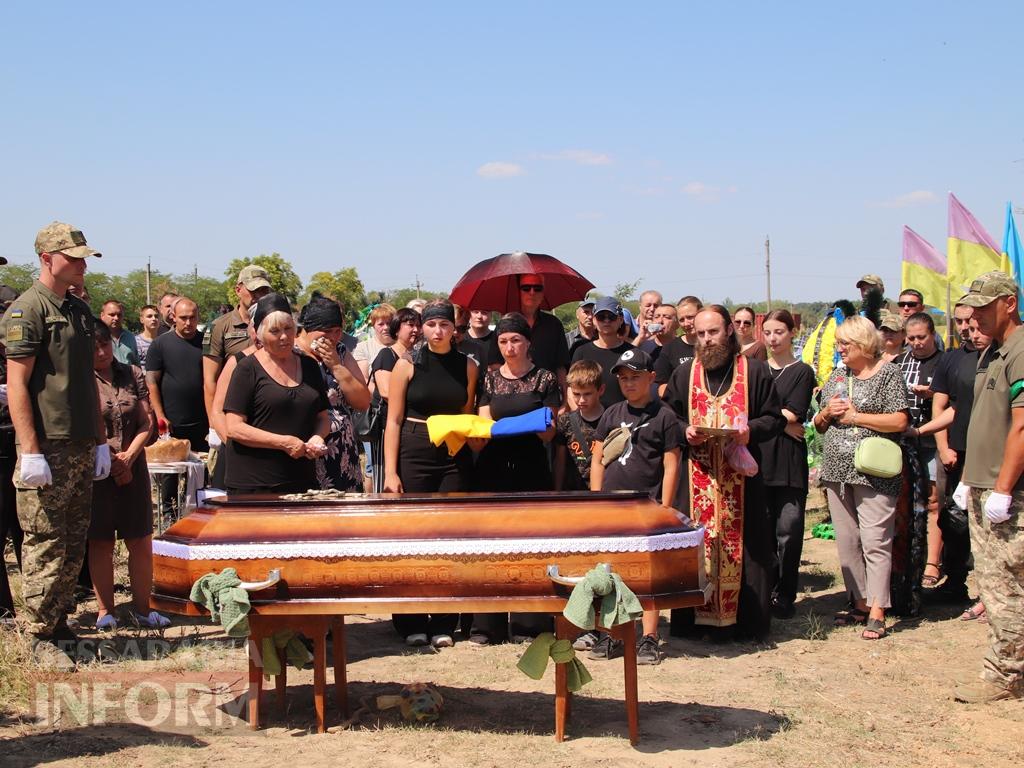 «Сашко з нами, поки ми пам’ятаємо»: Болград провів в останню путь свого захисника Олександра Бур’янова