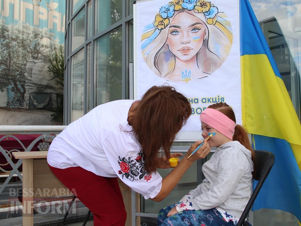В Болграді вперше відзначили День Державного Прапора України ходою з 40-метровим синьо-жовтим стягом по вулицях міста