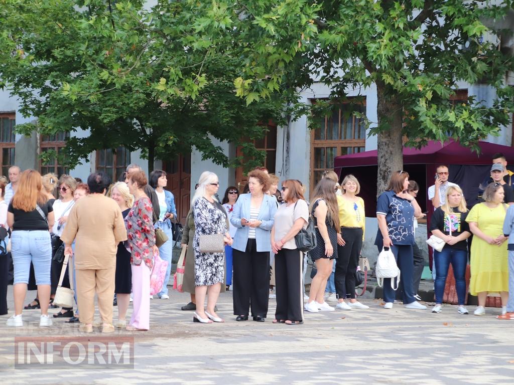 В Болграді вперше відзначили День Державного Прапора України ходою з 40-метровим синьо-жовтим стягом по вулицях міста