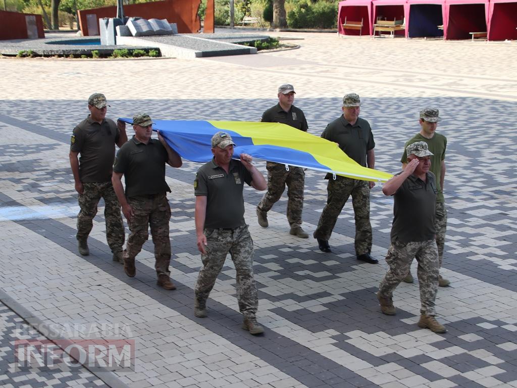 В Болграді вперше відзначили День Державного Прапора України ходою з 40-метровим синьо-жовтим стягом по вулицях міста