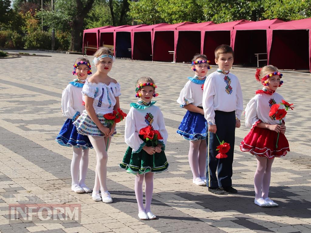 В Болграді вперше відзначили День Державного Прапора України ходою з 40-метровим синьо-жовтим стягом по вулицях міста