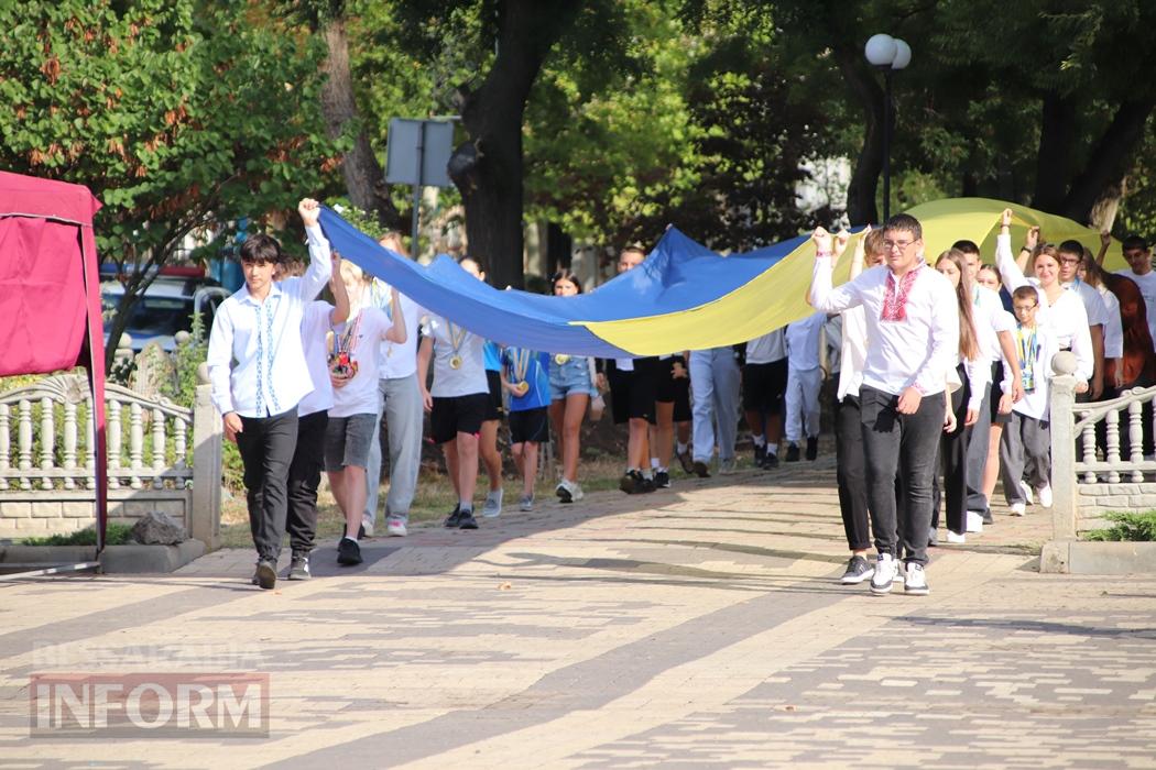 В Болграді вперше відзначили День Державного Прапора України ходою з 40-метровим синьо-жовтим стягом по вулицях міста